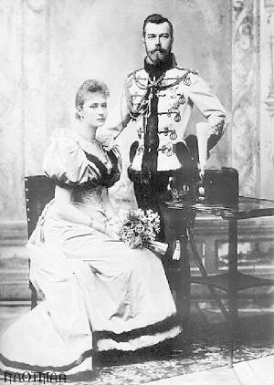 Engagement_official_picture_of_Alexandra_and_Nicholas.jpg