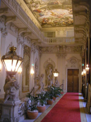 Palais_Kinsky_Vienna.jpg