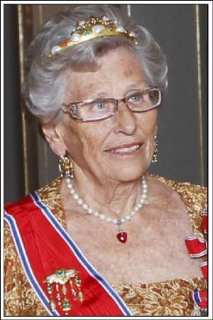 http://www.almanachdegotha.org/sitebuildercontent/sitebuilderpictures/.pond/PrincessAstridofNorway.jpg.w300h449.jpg