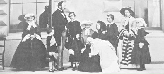 Queen_Victoria_Prince_Albert_and_their_nine_children.JPG