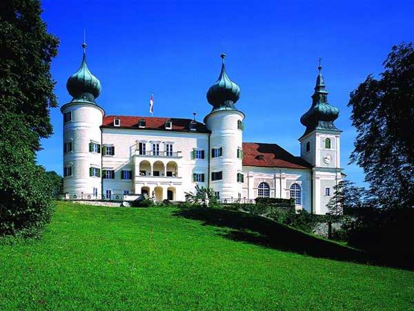 Schloss_Aussenaufnahme.jpg